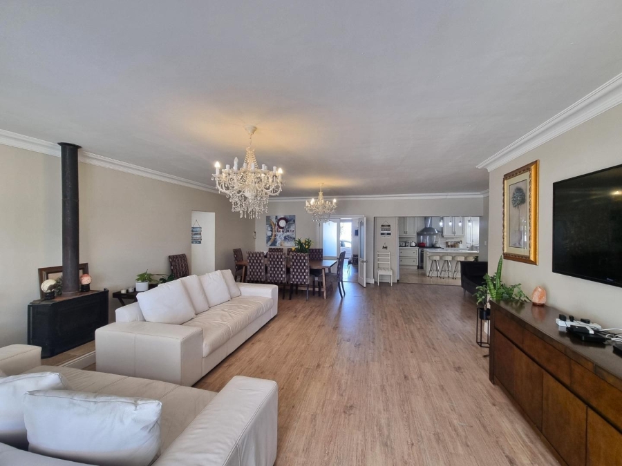 5 Bedroom Property for Sale in Sandbaai Western Cape